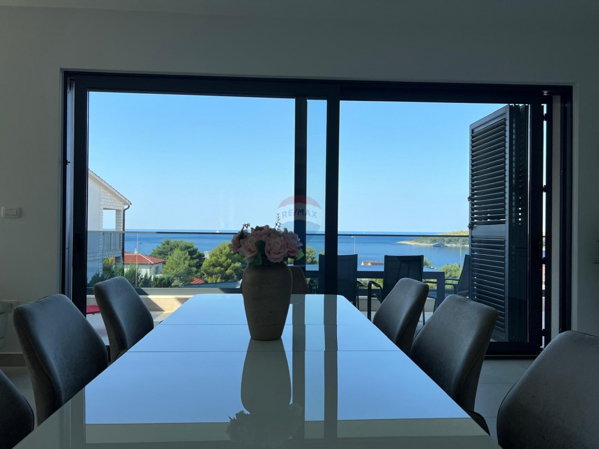 Villa moderna con piscina e vista panoramica sul mare, Rogoznica