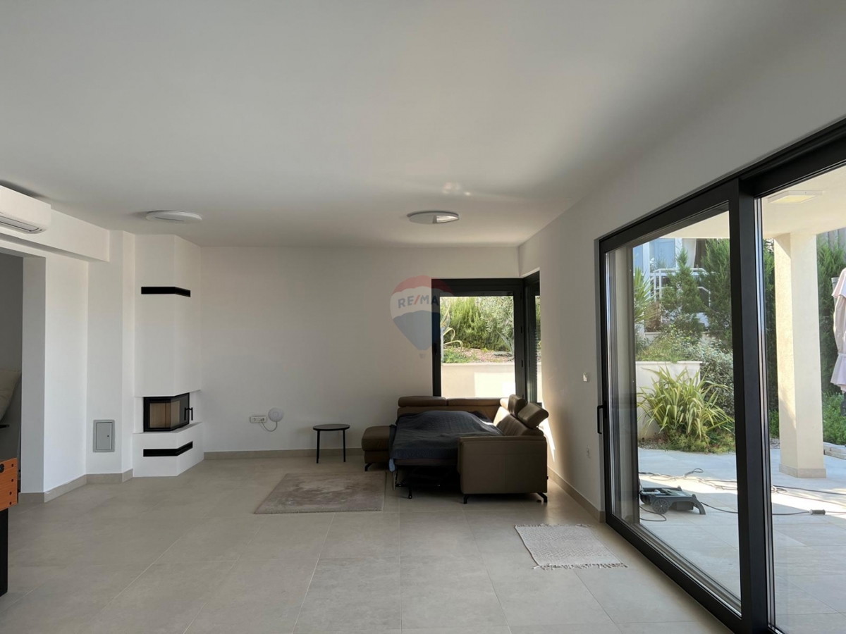 Villa moderna con piscina e vista panoramica sul mare, Rogoznica