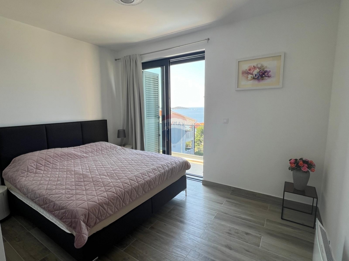 Villa moderna con piscina e vista panoramica sul mare, Rogoznica