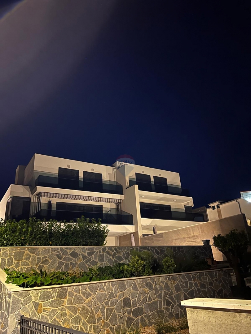 Villa moderna con piscina e vista panoramica sul mare, Rogoznica