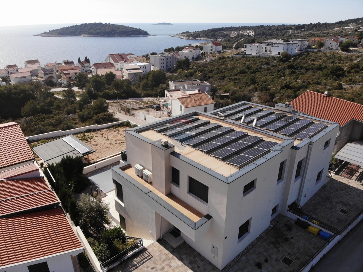 Villa moderna con piscina e vista panoramica sul mare, Rogoznica