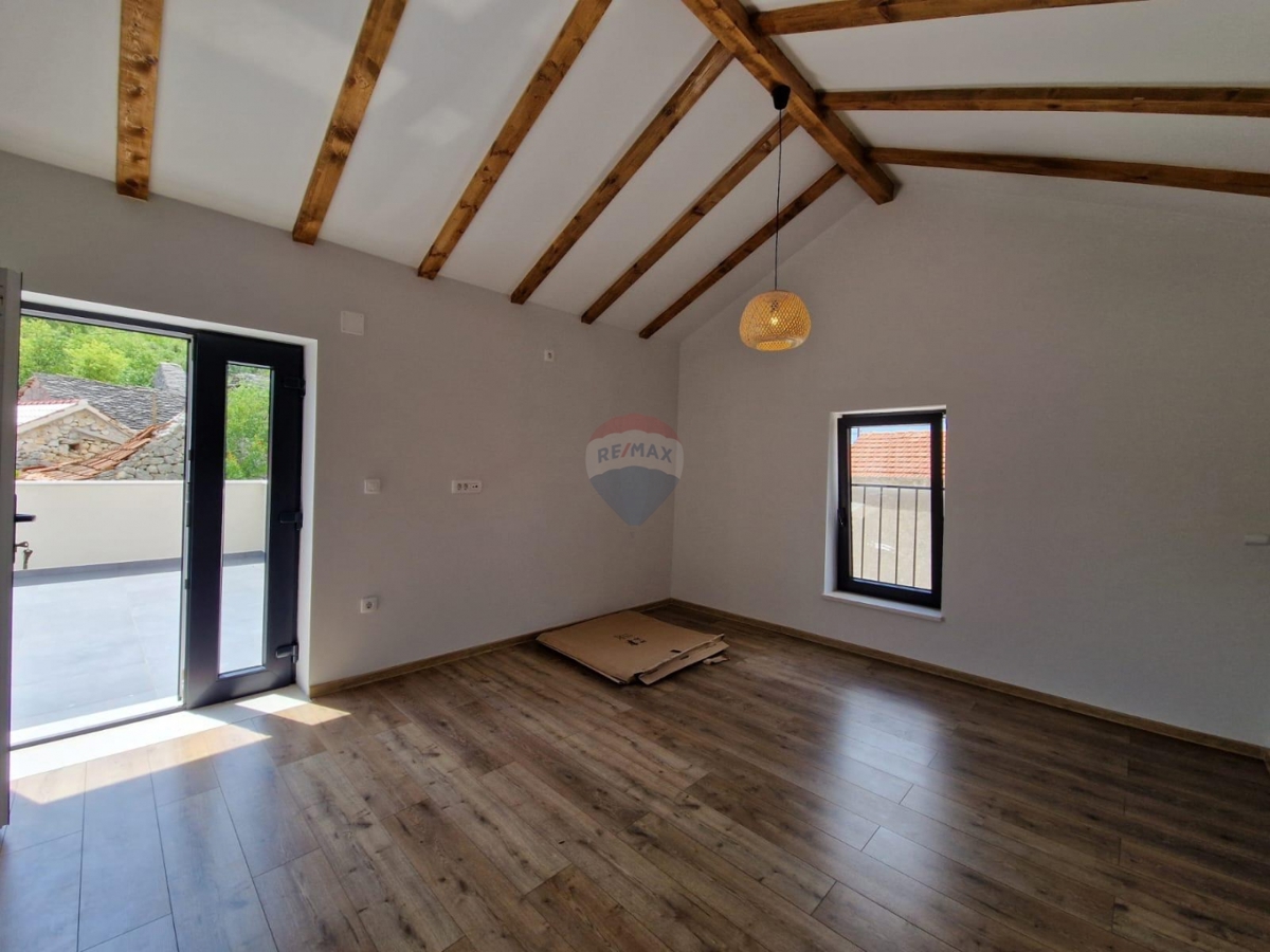 Casa in un ambiente tranquillo, Vrsine, Marina