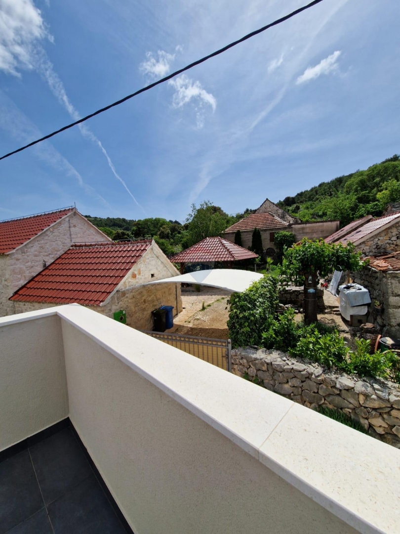 Casa in un ambiente tranquillo, Vrsine, Marina