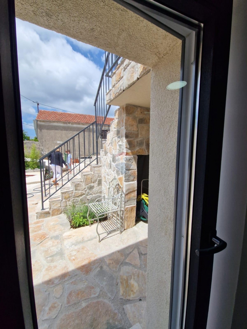 Casa in un ambiente tranquillo, Vrsine, Marina
