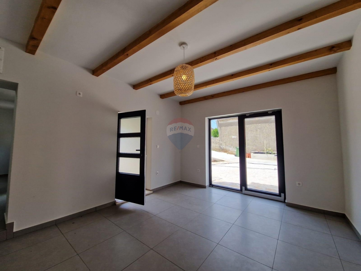 Casa in un ambiente tranquillo, Vrsine, Marina