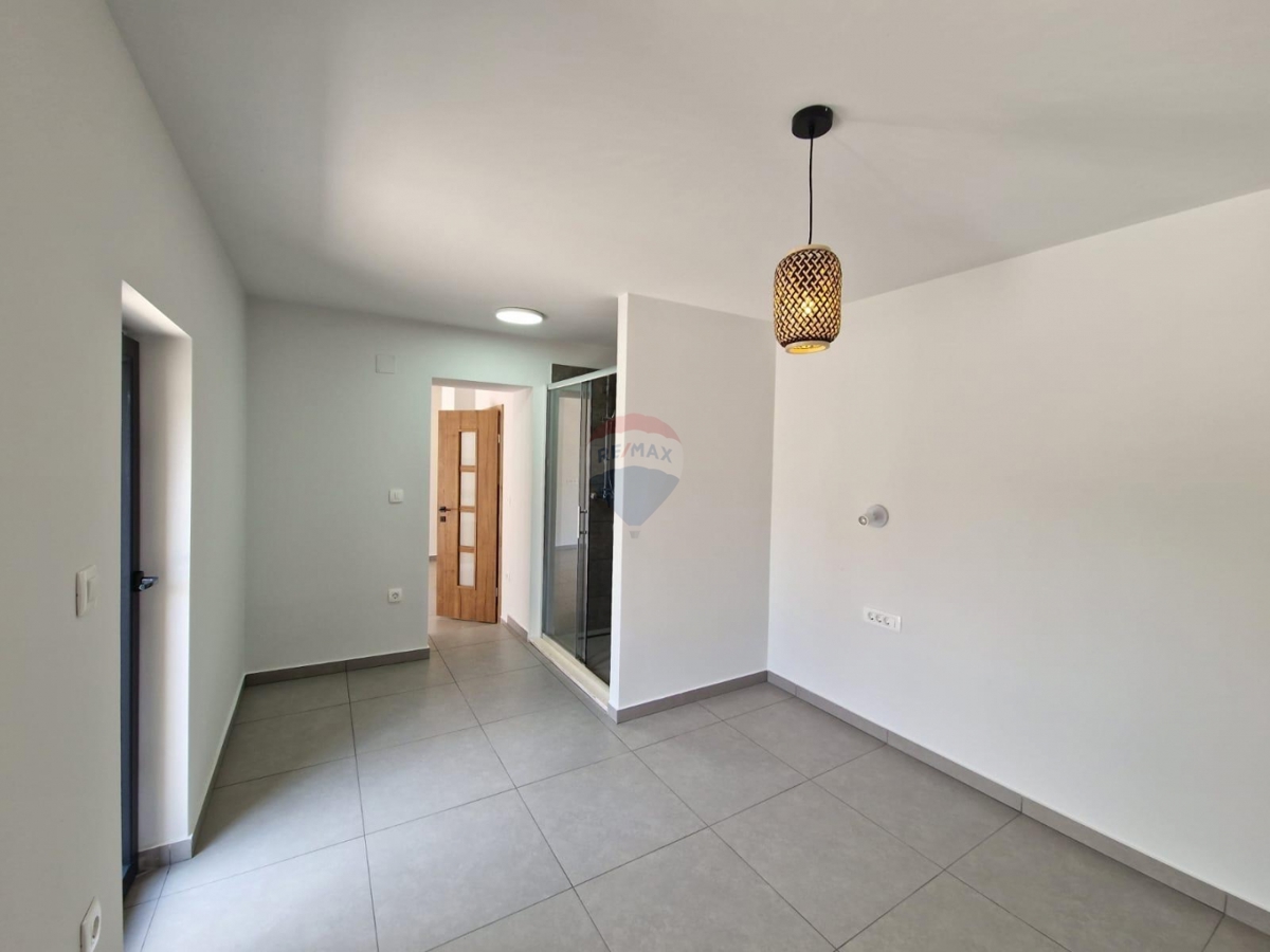 Casa in un ambiente tranquillo, Vrsine, Marina
