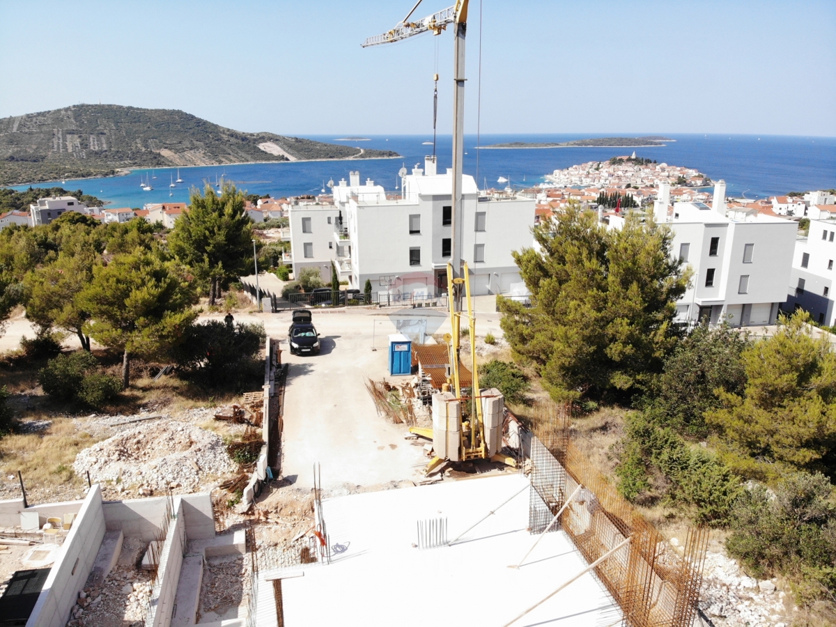 Appartamento con due camere da letto con piscina riscaldata, giardino e attrezzature di alta qualità 97,1 m², Primošten