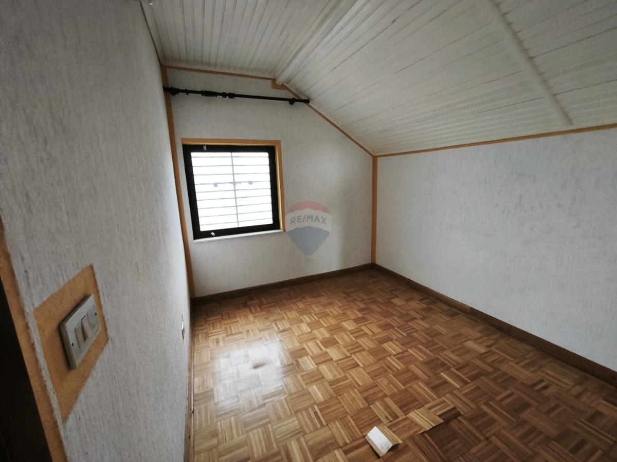 Casa da ristrutturare in un ambiente tranquillo, Dvornica- Rogoznica