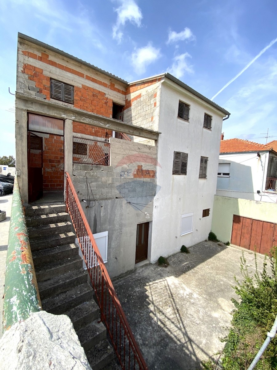 Casa Pirovac, 419,85m2