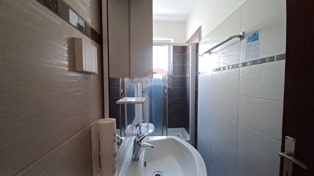 Commerciale Tisno, 257m2