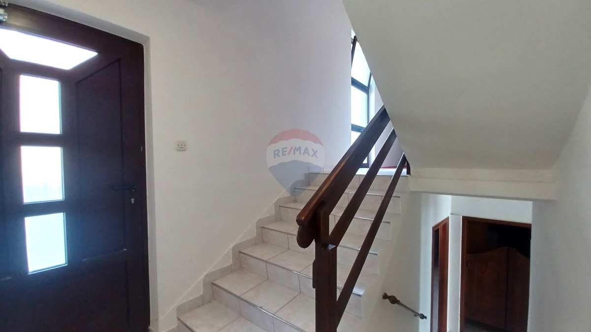 Commerciale Tisno, 257m2