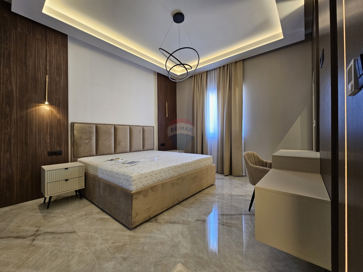 Villa rustica con 2 ettari di giardino a Rogoznica