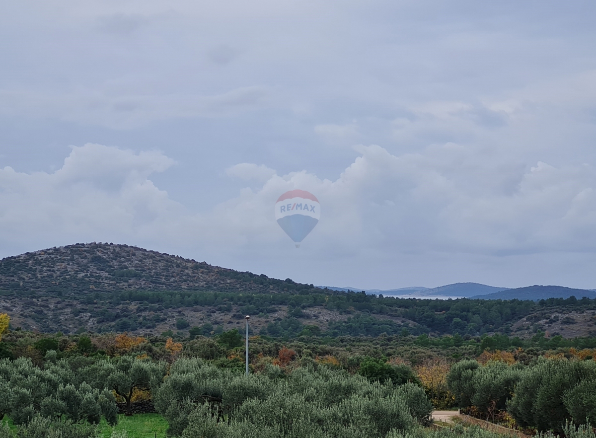 Terreno Njivice, Šibenik, 1.850m2