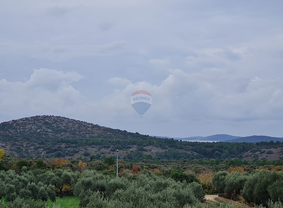 Terreno Njivice, Šibenik, 1.850m2