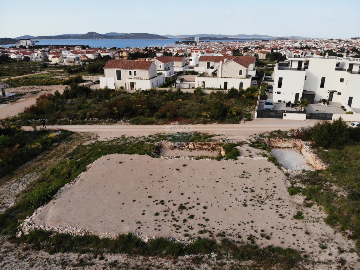 Terreno edificabile con progetto 880 m2, Vodice