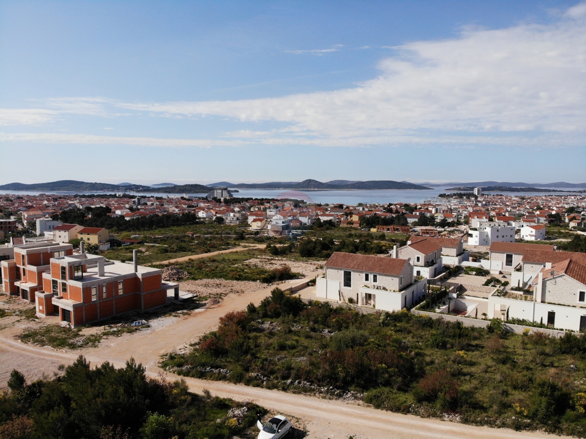 Terreno edificabile con progetto 880 m2, Vodice