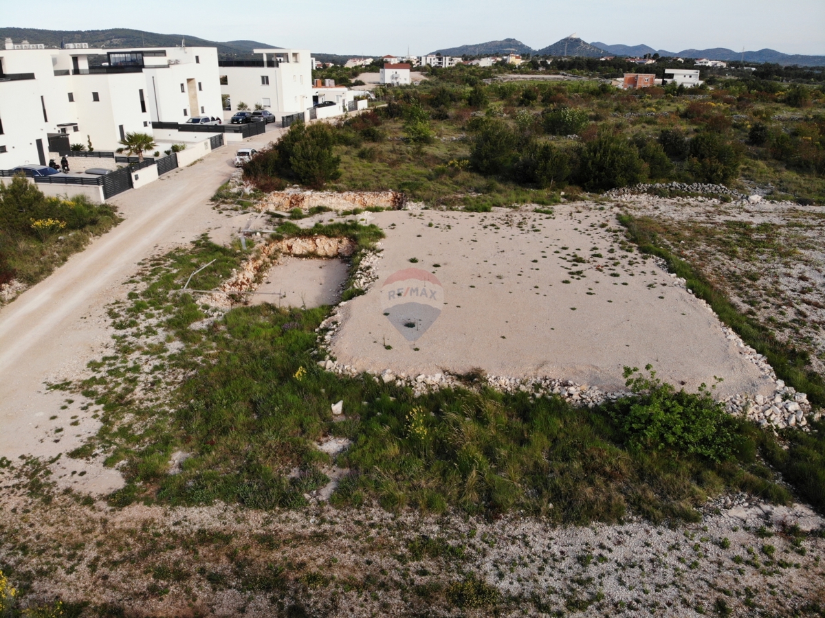 Terreno edificabile con progetto 880 m2, Vodice
