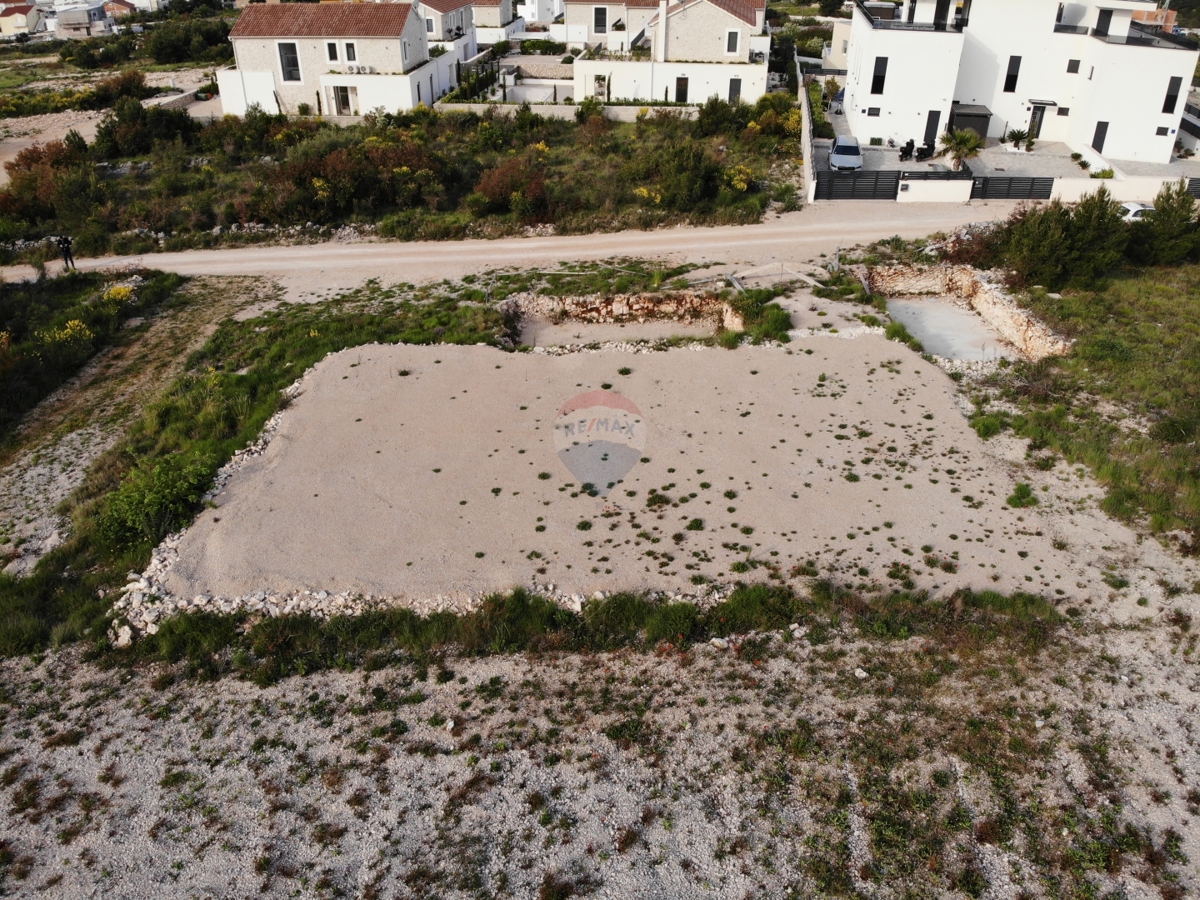 Terreno edificabile con progetto 880 m2, Vodice