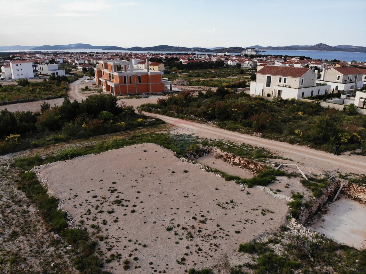 Terreno edificabile con progetto 880 m2, Vodice