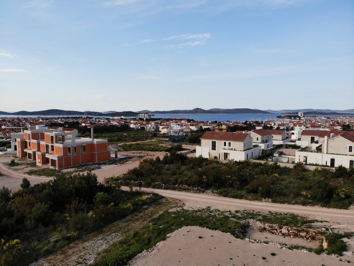 Terreno edificabile con progetto 880 m2, Vodice
