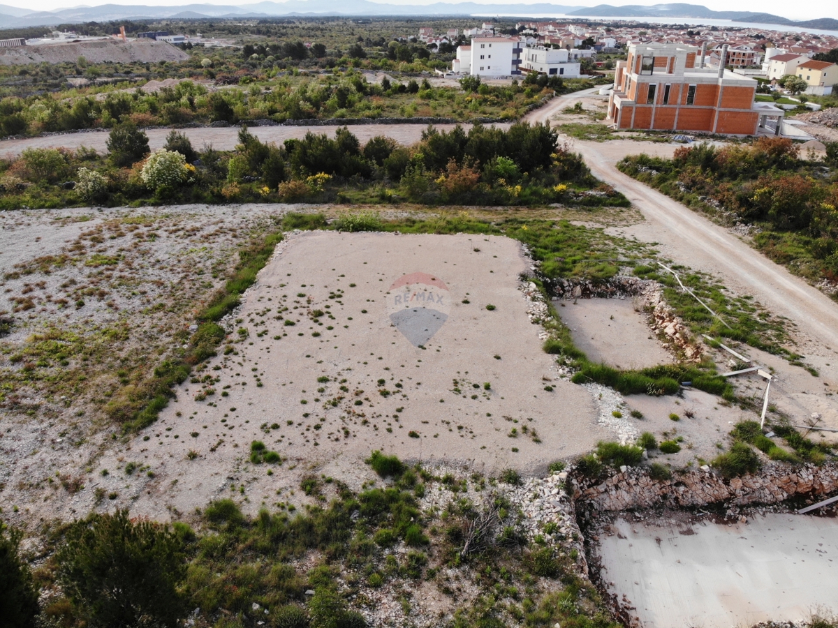 Terreno edificabile con progetto 880 m2, Vodice