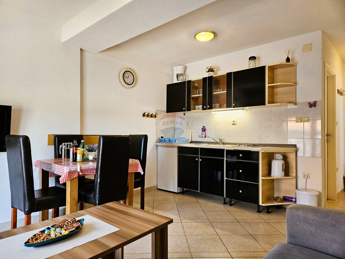 Casa con appartamenti con vista mare, Rogoznica