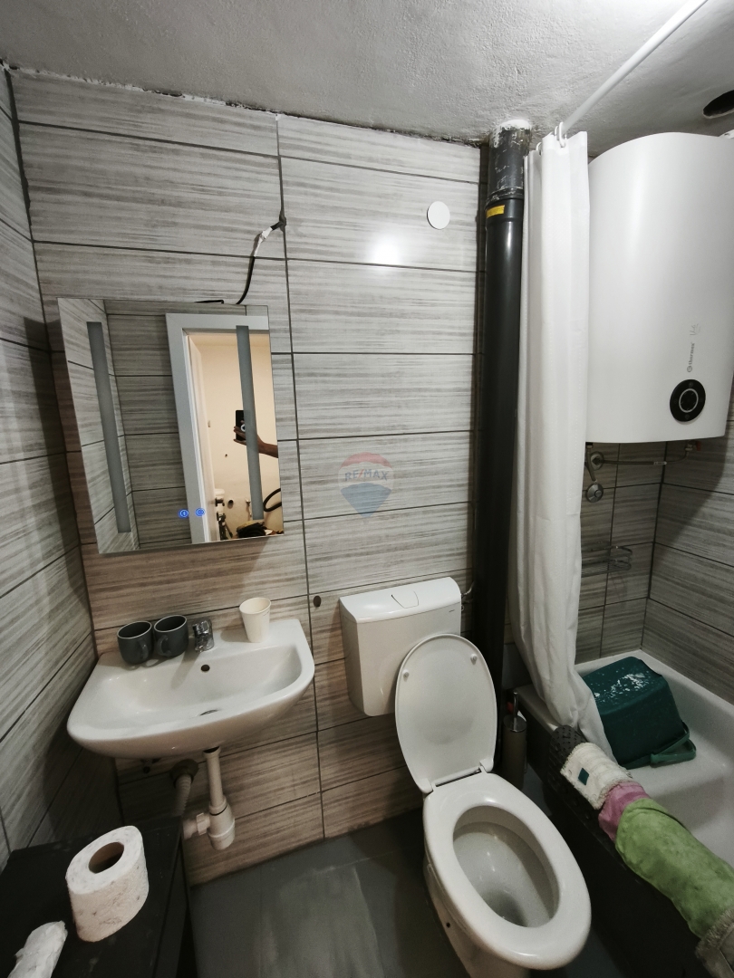 Appartamento a due piani di 65 m2 con grande potenziale nel centro di Trogir