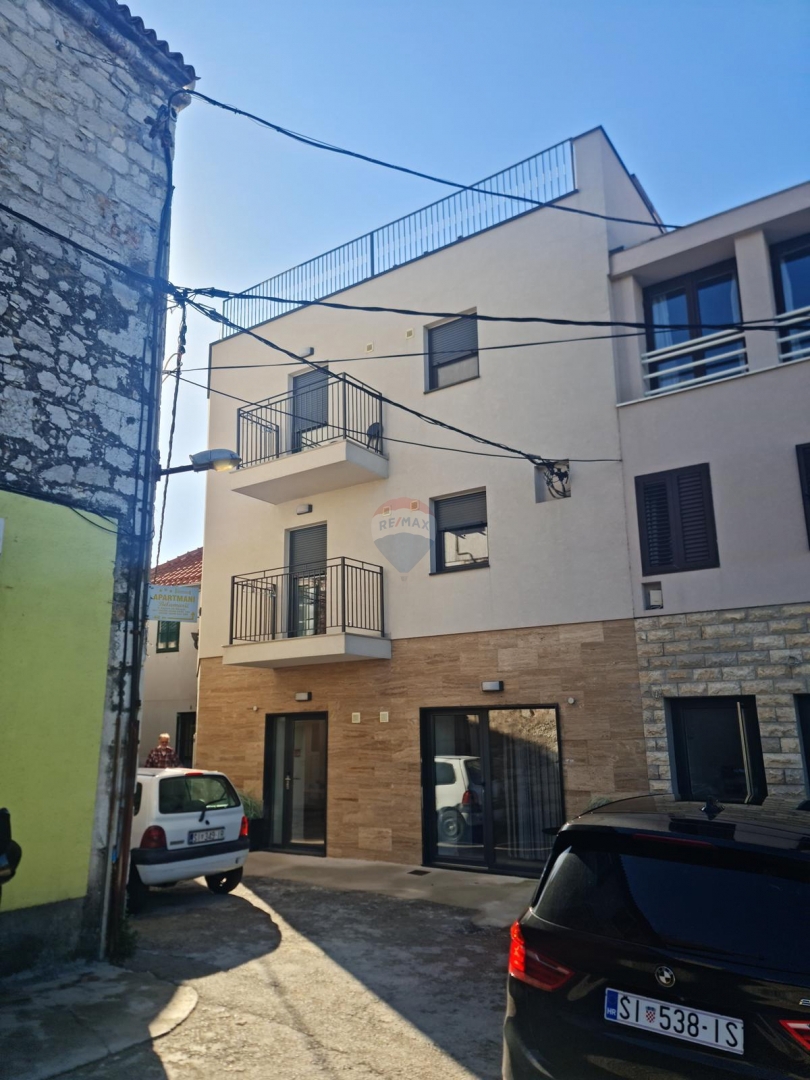 Esclusivo appartamento a due piani con terrazza sul tetto nel centro di Sebenico!