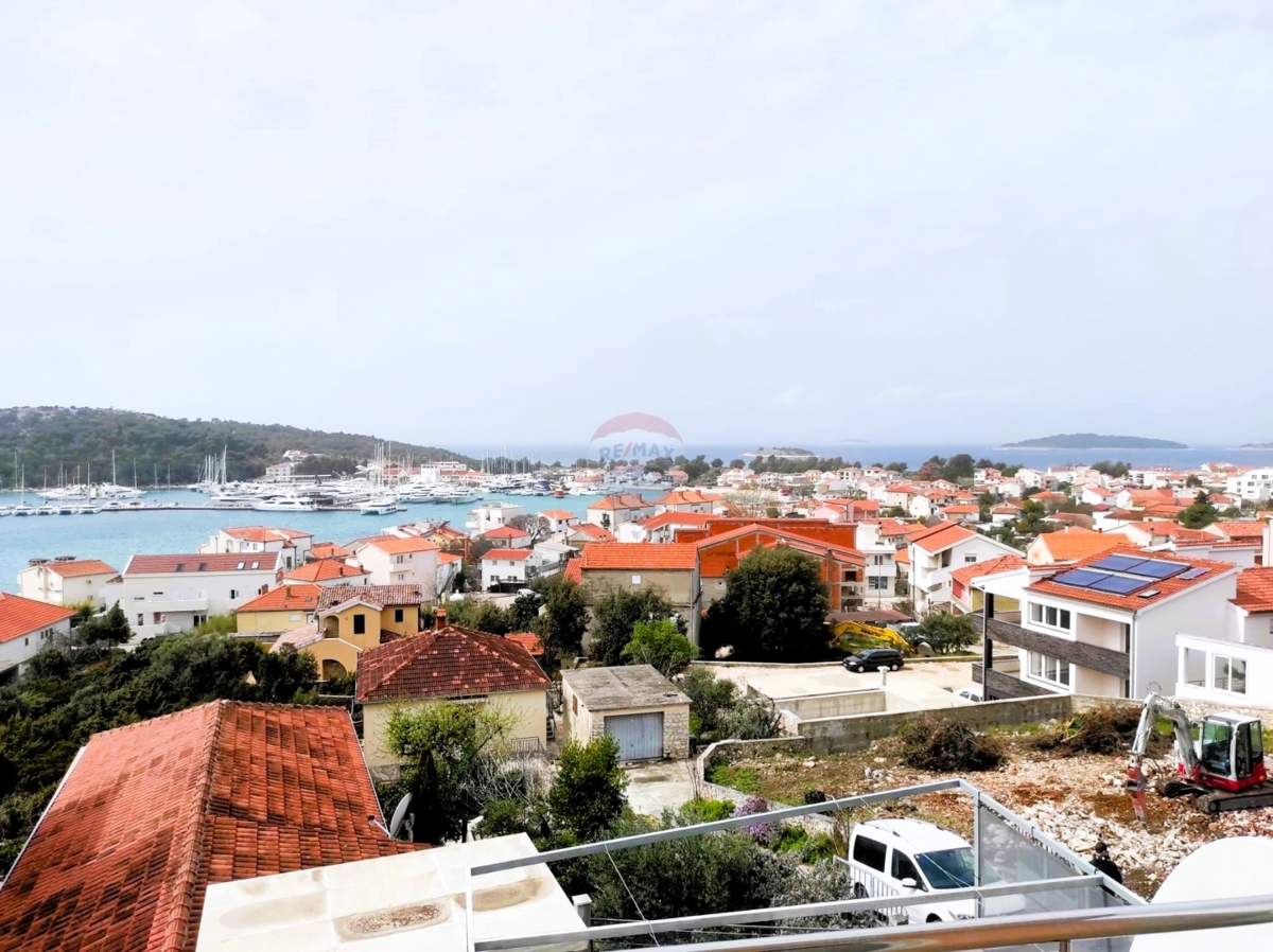 Una casa familiare nel centro più ampio di Rogoznica