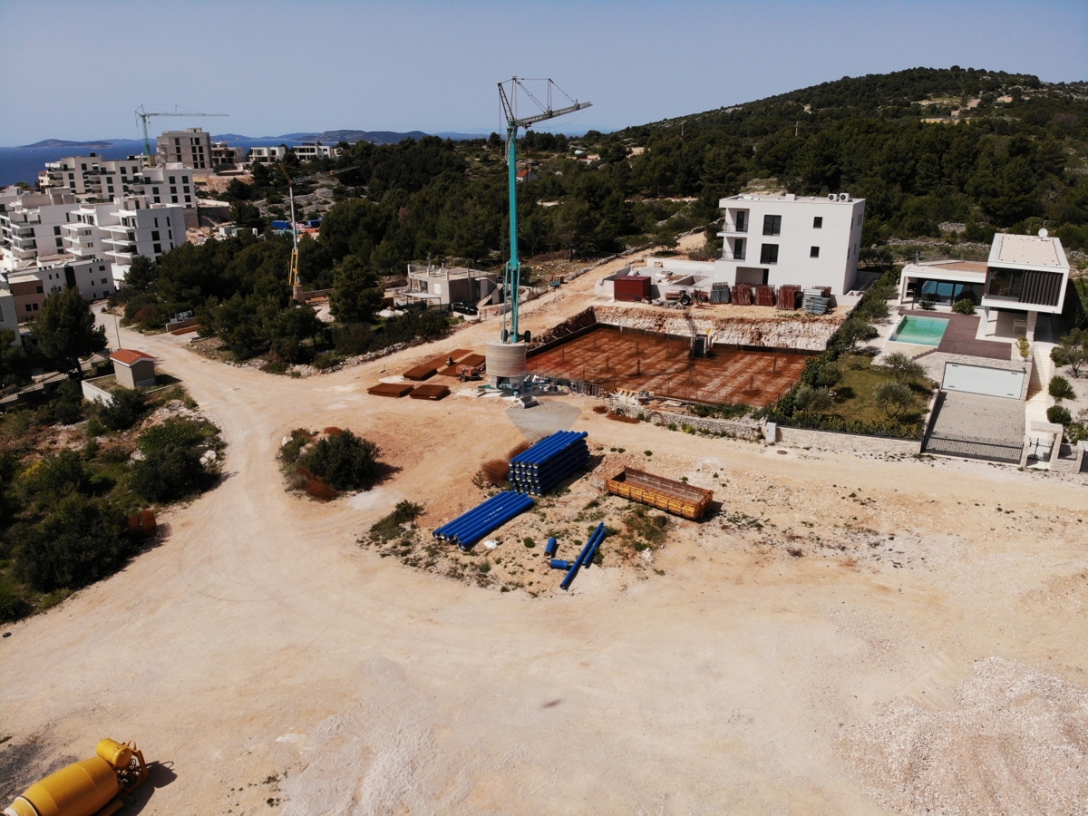 Lussuoso appartamento con tre camere da letto al 1° piano con garage (B1), Primošten