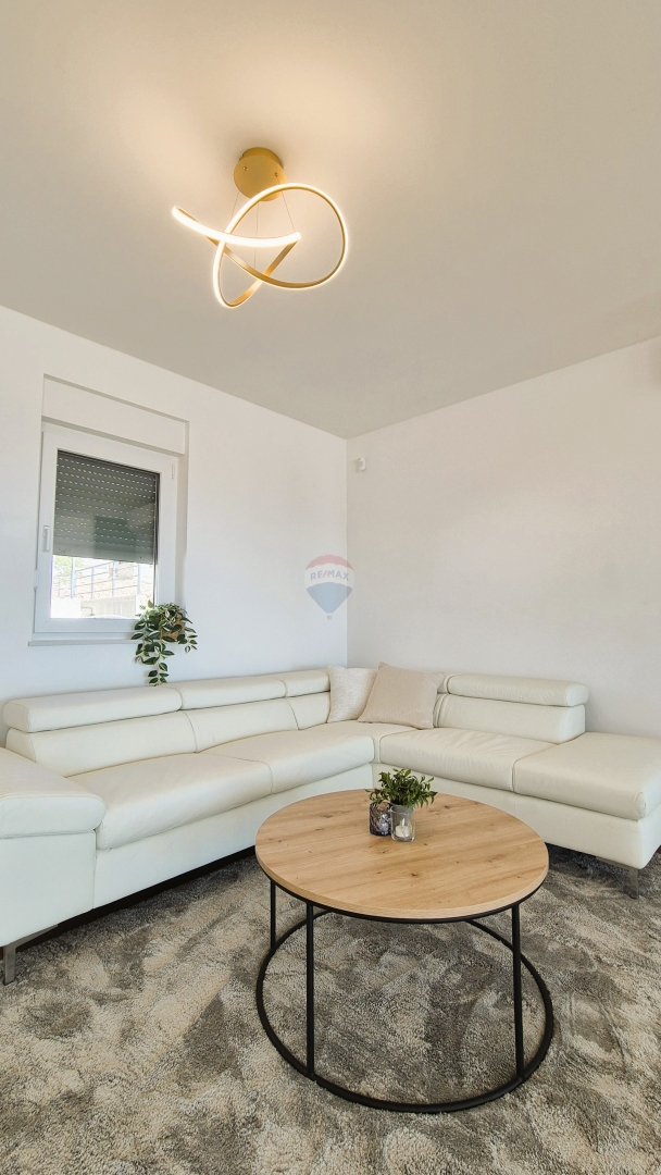 Palazzina di lusso, Ražanj-Ljoljinica