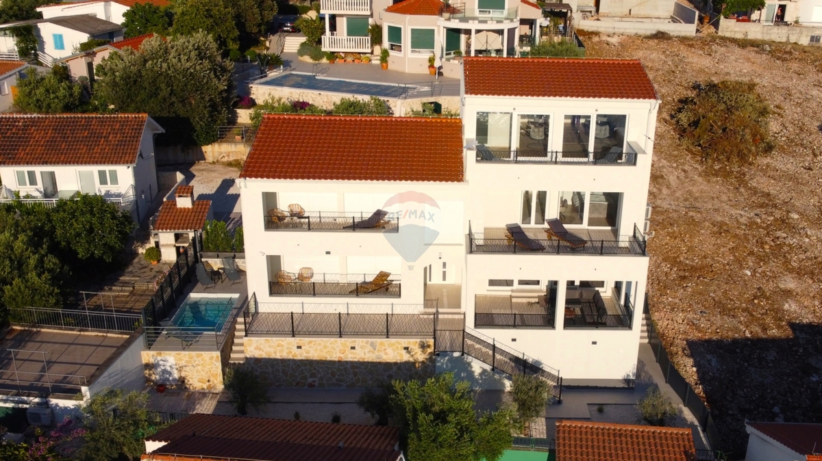 Palazzina di lusso, Ražanj-Ljoljinica