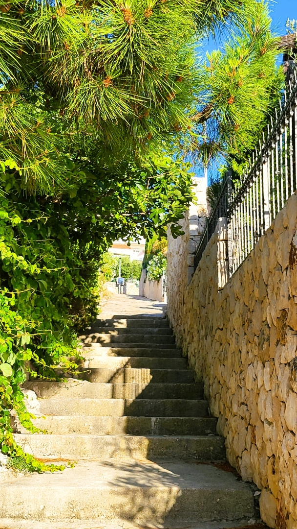 Palazzina di lusso, Ražanj-Ljoljinica