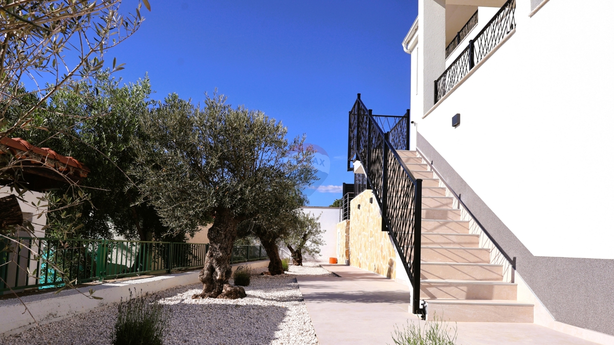 Palazzina di lusso, Ražanj-Ljoljinica