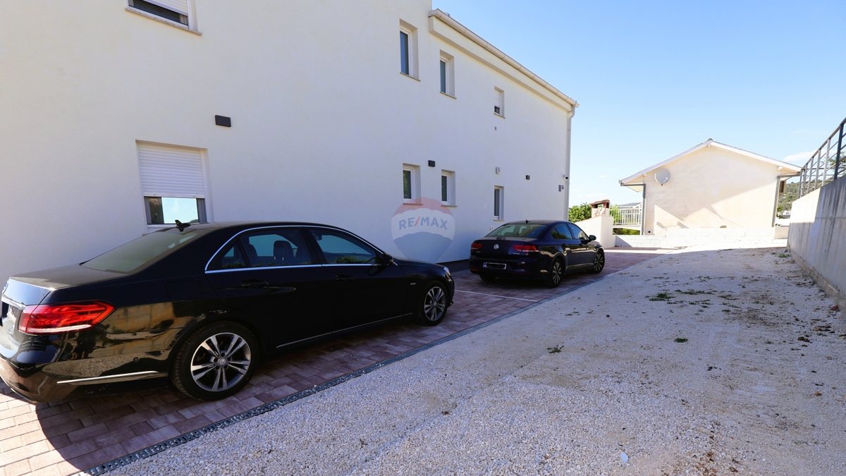 Palazzina di lusso, Ražanj-Ljoljinica