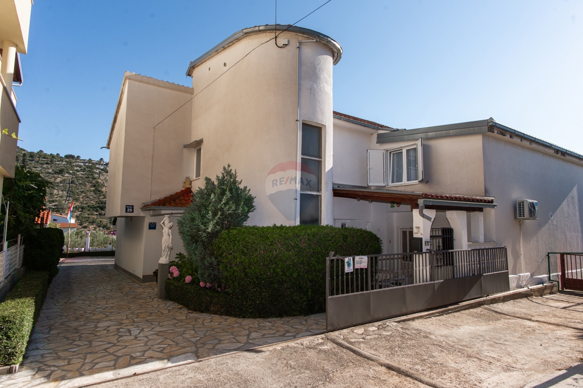 Casa Rogoznica, 838m2