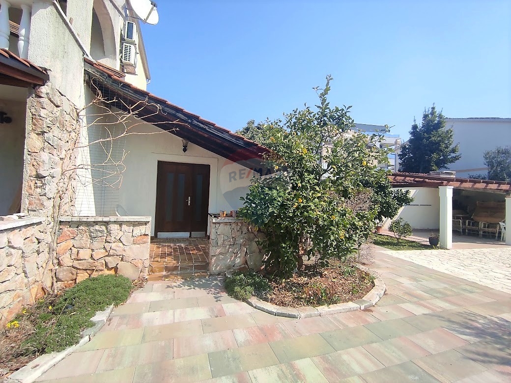 Casa con 5 app, piscina e giardino paesaggistico