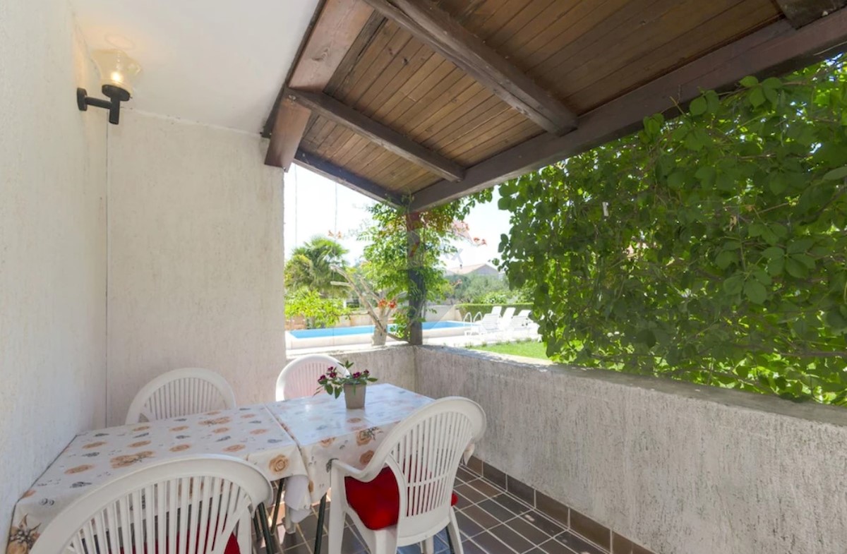 Casa con 5 app, piscina e giardino paesaggistico