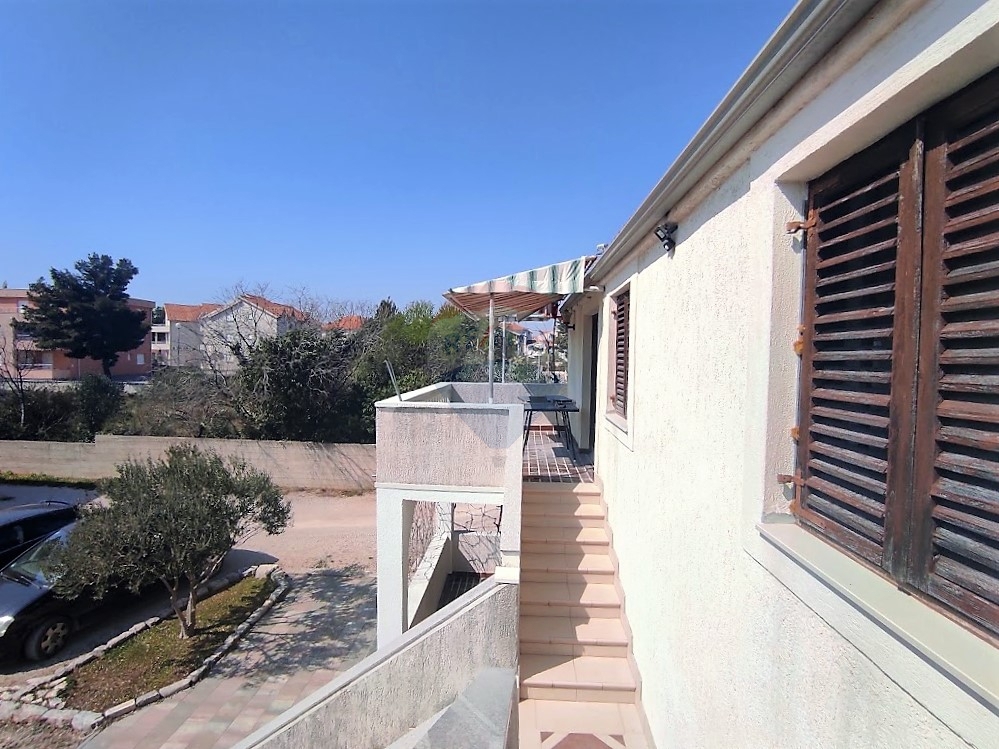 Casa con 5 app, piscina e giardino paesaggistico
