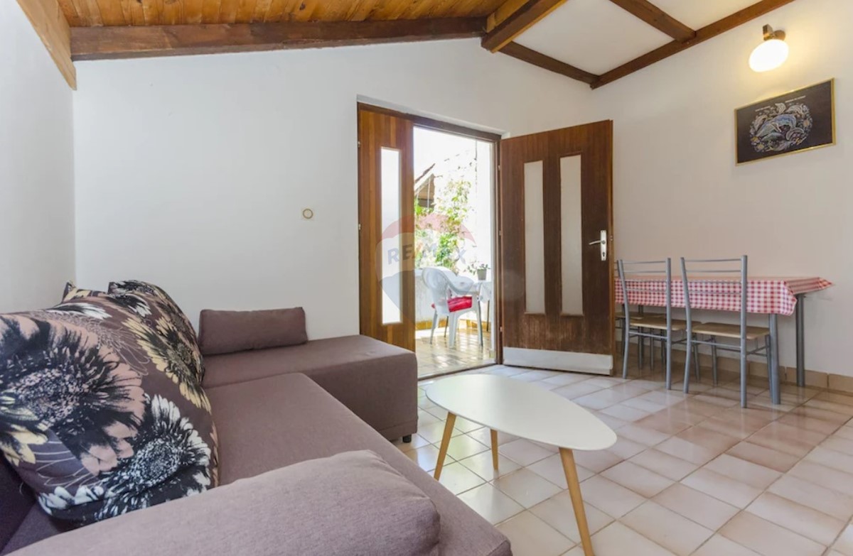 Casa con 5 app, piscina e giardino paesaggistico