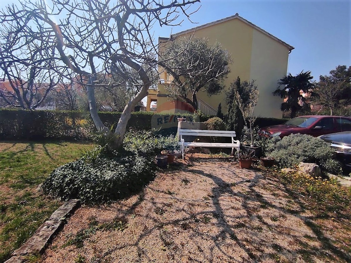 Casa con 5 app, piscina e giardino paesaggistico