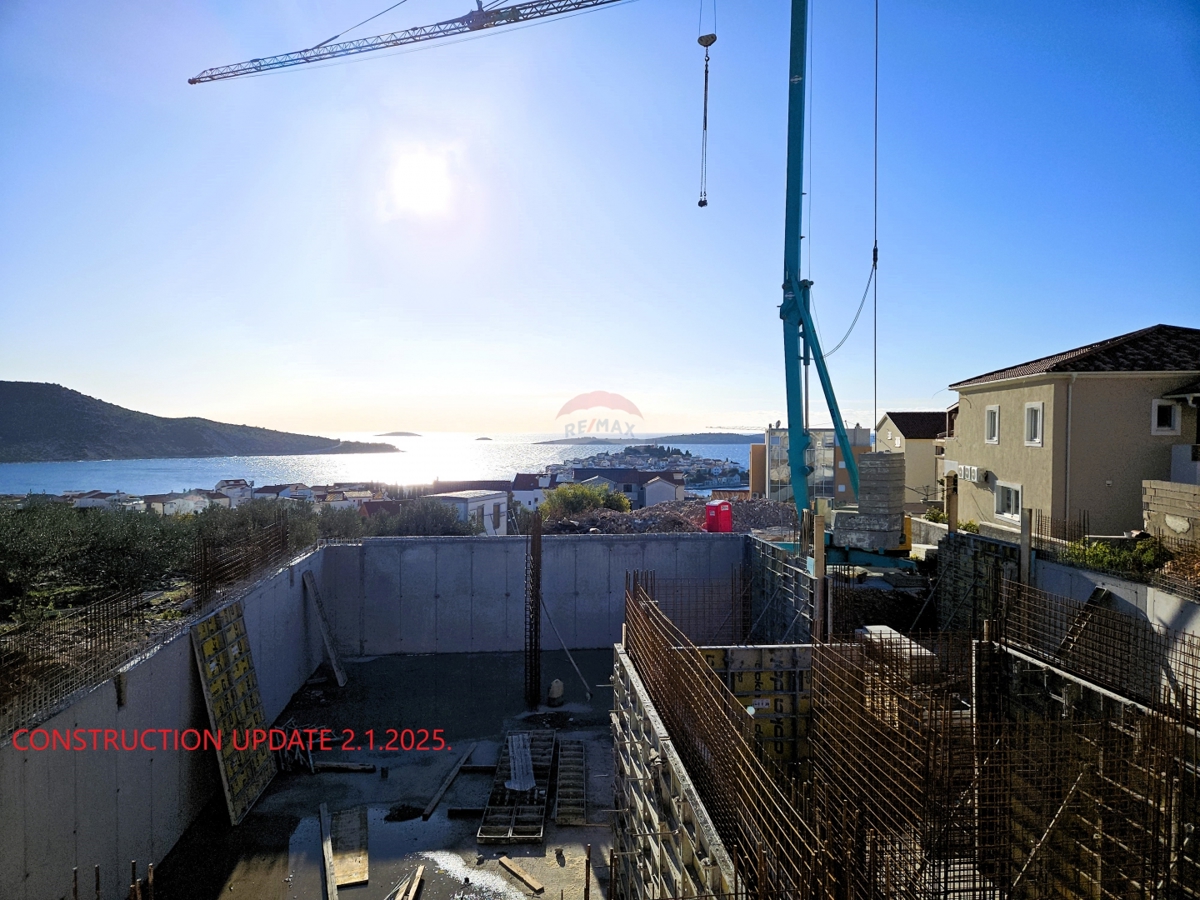 Attico di lusso con terrazza sul tetto, Primošten