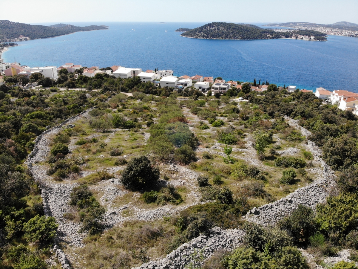 Terreno edificabile con splendida vista mare 8262m2 Ljoljinica, Rogoznica