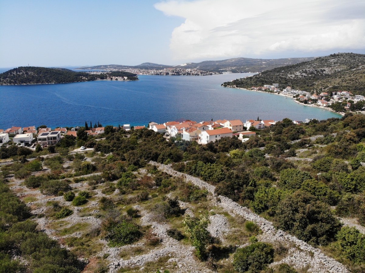 Terreno edificabile con splendida vista mare 8262m2 Ljoljinica, Rogoznica