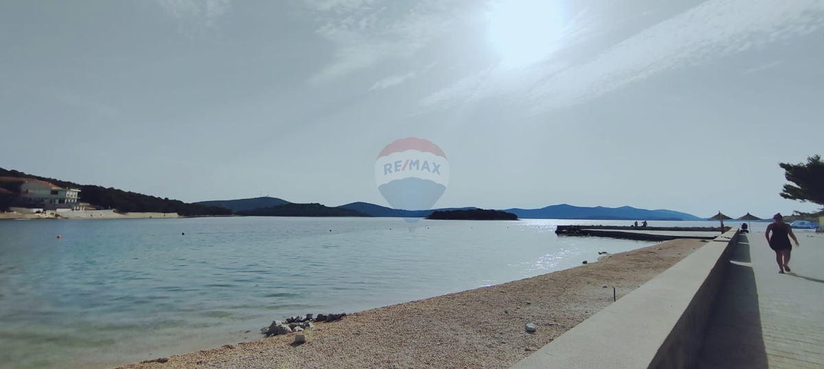 MINIKAMP - Jezera 1 fila al mare zona T3 - 840 m2