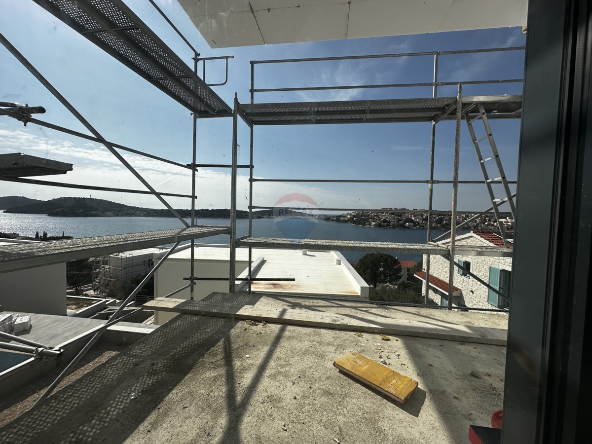 VILLA DI LUSSO CON PISCINA DI ARCHITETTURA MODERNA, ROGOZNICA