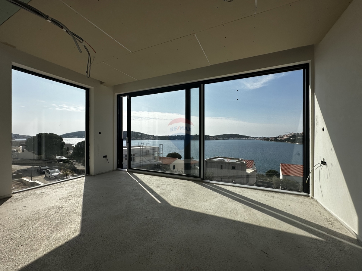 VILLA DI LUSSO CON PISCINA DI ARCHITETTURA MODERNA, ROGOZNICA