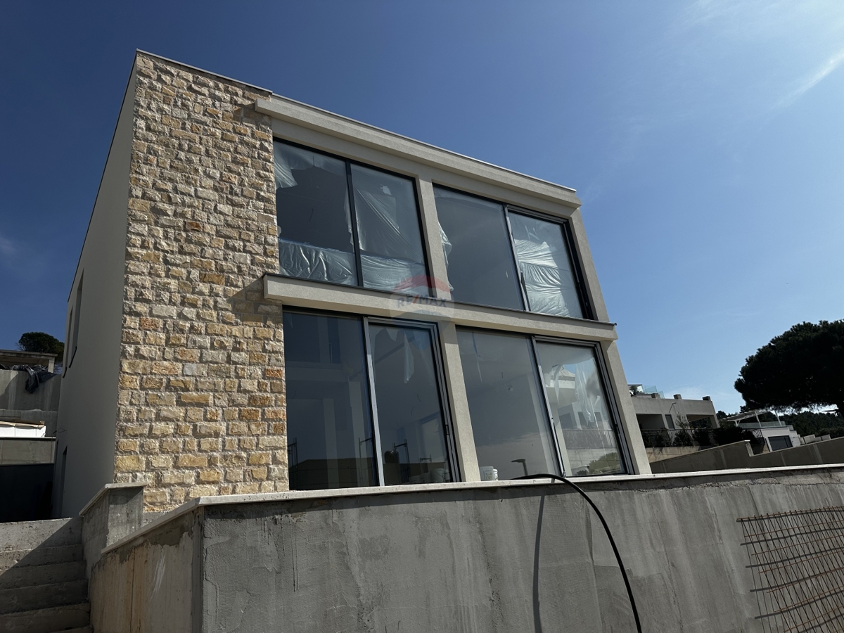 VILLA DI LUSSO CON PISCINA DI ARCHITETTURA MODERNA, ROGOZNICA