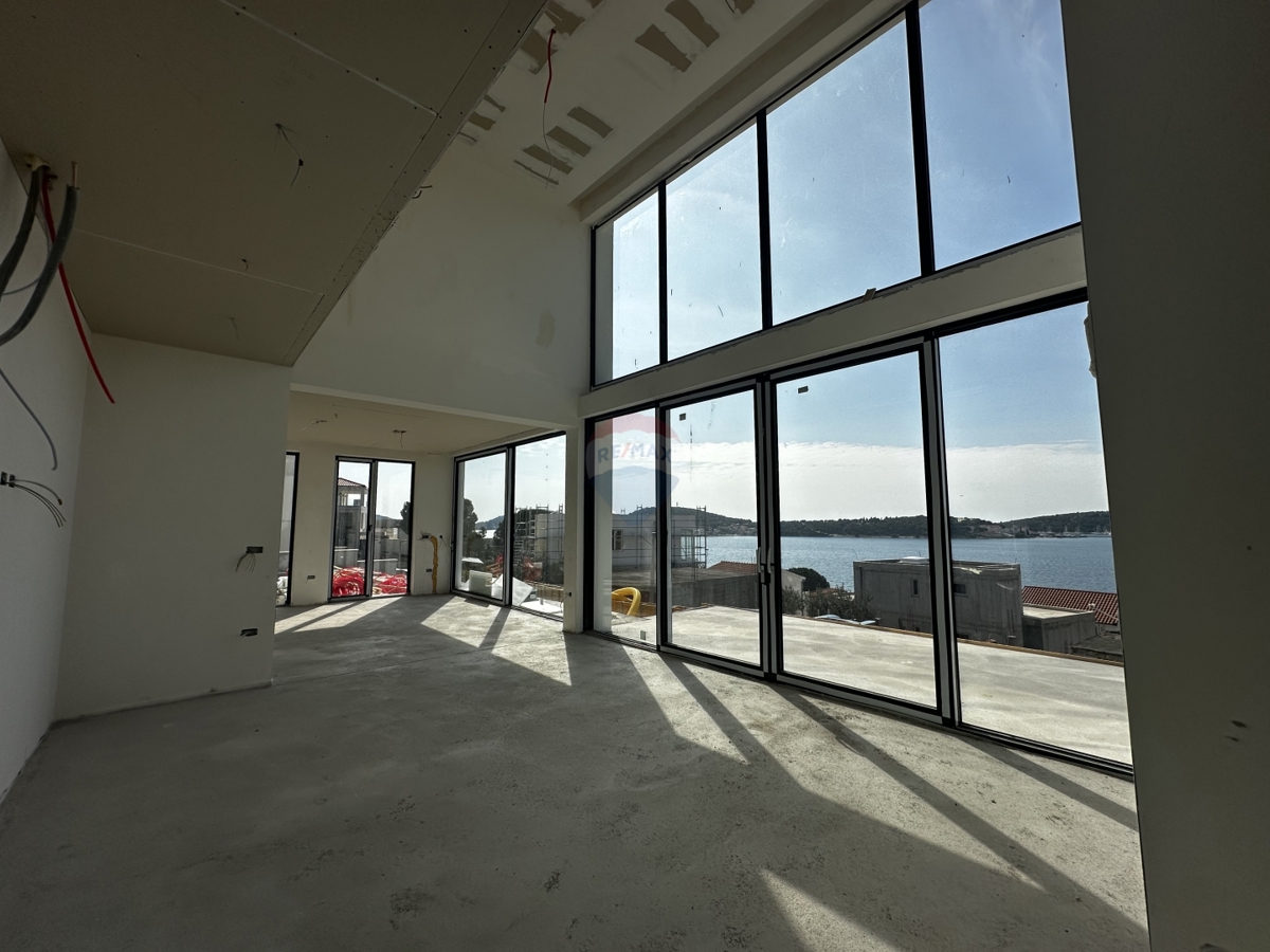 VILLA DI LUSSO CON PISCINA DI ARCHITETTURA MODERNA, ROGOZNICA