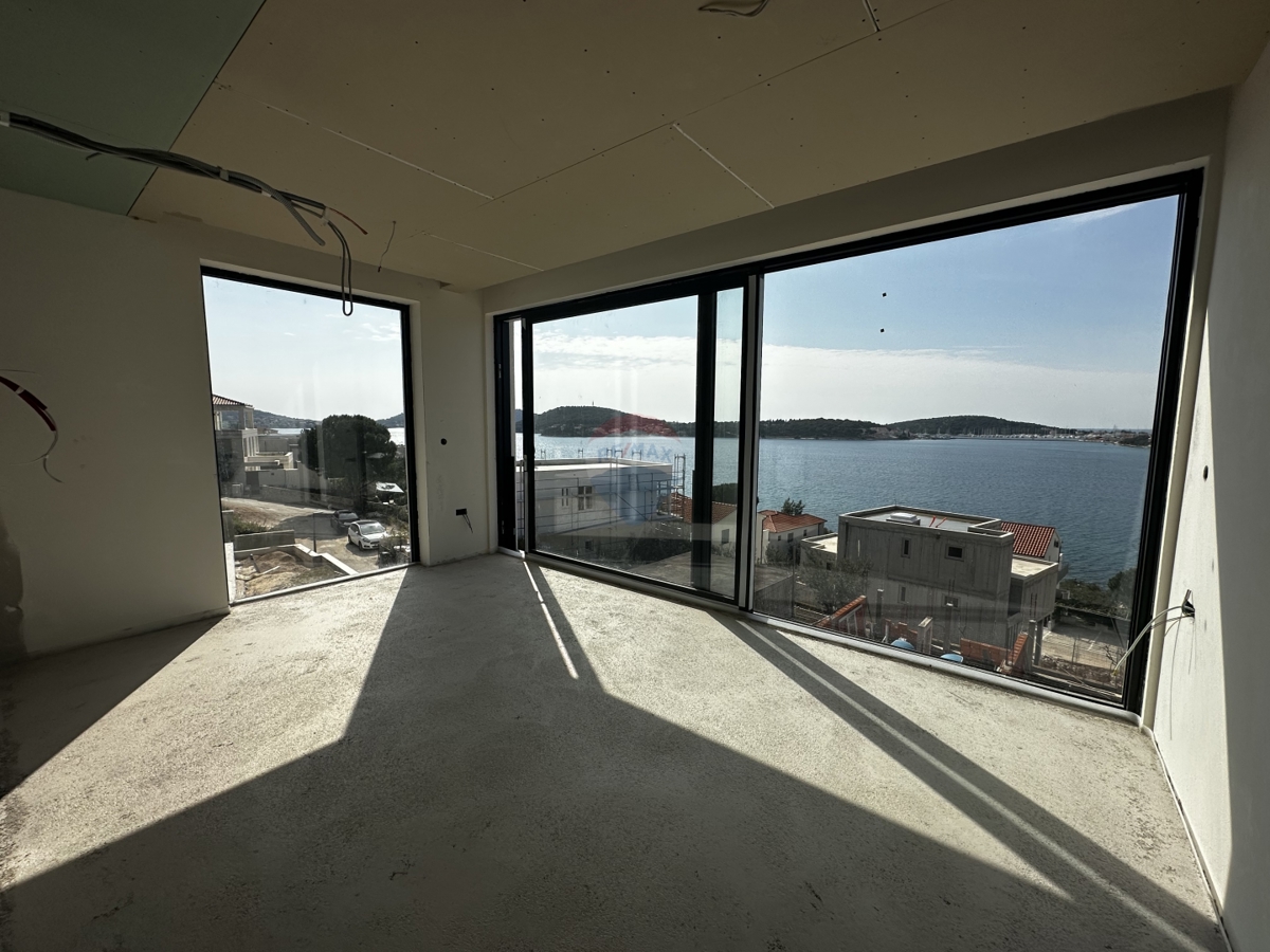 VILLA DI LUSSO CON PISCINA DI ARCHITETTURA MODERNA, ROGOZNICA